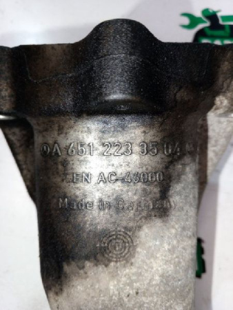 Mercedes-Benz / E-Class / Кронштейн двигателя