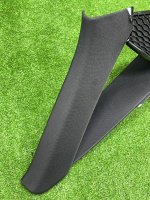 Audi / A4 / Накладка стойки