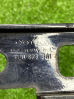 Audi / Q7 / Петля капота