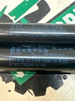 BMW / X1 / Амортизатор капота