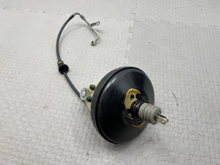 Mercedes-Benz / 300E / Вакуумный усилитель тормозов