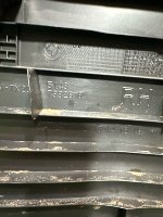 BMW / X1 / Обшивка центральной стойки