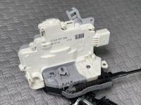 Volkswagen / Touareg / Замок двери