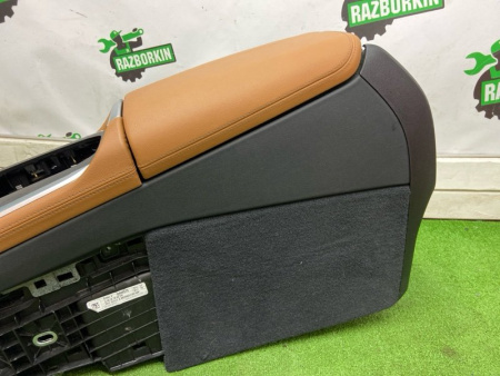 BMW / X5 / Консоль центральная