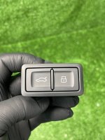 Audi / A7 / Кнопка крышки багажника