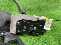 Audi / A6 / Замок двери комплект