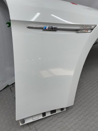 BMW / M6 / Крыло