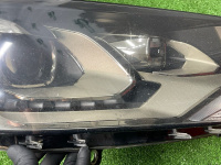 Volkswagen / Touareg / Фара