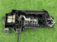 Audi / A4 / Кронштейн ручки двери