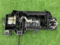 Audi / A4 / Кронштейн ручки двери