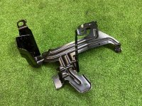 BMW / X5 / Кронштейн