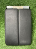 Volkswagen / Touareg / Подлокотник