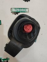 Volvo / S60 / Лючок топливного бака