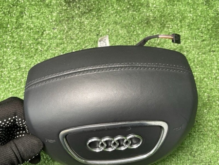 Audi / A8 / Подушка безопасности в руль