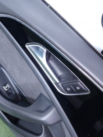 Audi / A6 / Дверь боковая