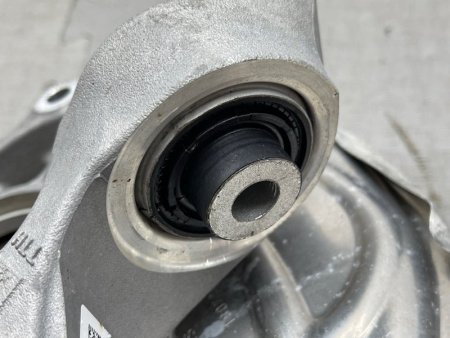 Audi / A6 / Кулак поворотный