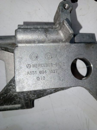 Mercedes-Benz / GLC 250d 4-matic / Кронштейн воздушного фильтра