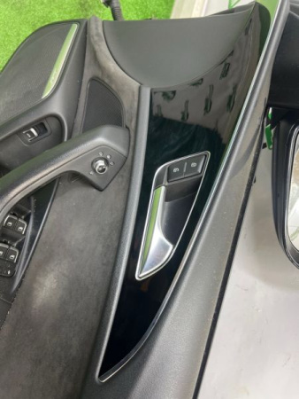 Audi / A6 / Дверь боковая