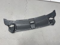 Audi / A8l / Накладка замка капота
