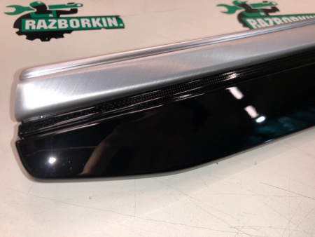 Volkswagen / Touareg / Накладка обшивки двери
