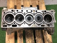 Volvo / S60 / Блок цилиндров