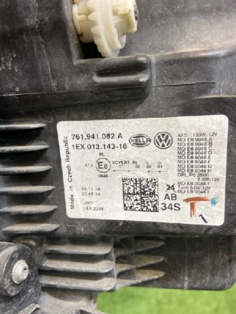 Volkswagen / Touareg / Фара
