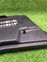 Volkswagen / Touareg / Крышка короба аккумулятора