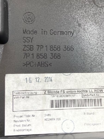 Volkswagen / Touareg / Накладка на торпедо