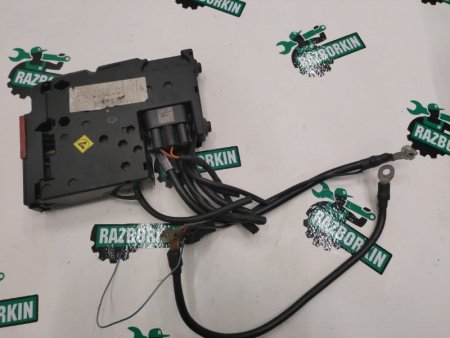 Mercedes-Benz / E-Class / Блок предохранителей