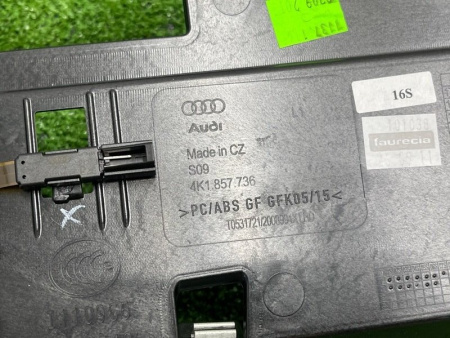 Audi / A6 / Кронштейн торпедо с подсветкой