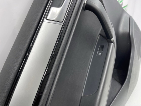 Volkswagen / Touareg / Обшивка двери