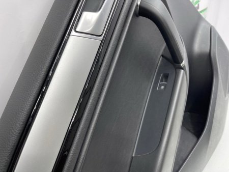 Volkswagen / Touareg / Обшивка двери