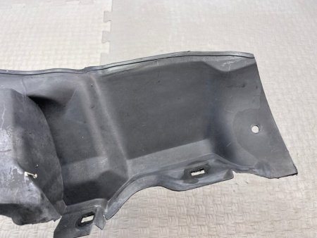 Mercedes-Benz / 190e / Подкрылок