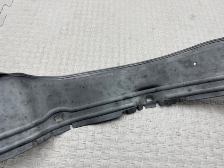 Mercedes-Benz / 300E / Подкрылок