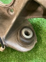 BMW / 7-Series / Кулак поворотный