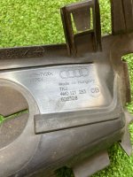 Audi / Q7 / Воздуховод радиатора