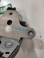 Volvo / S60 / Замок багажника