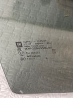 Chevrolet / Tahoe / Стекло двери