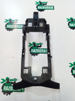 Audi / A6 / Кронштейн