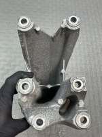 Volkswagen / Touareg / Опора двигателя