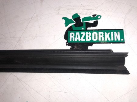 Mercedes-Benz / E-Class / Уплотнитель стекла двери