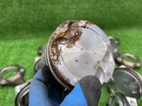 BMW / 7-Series / Поршень