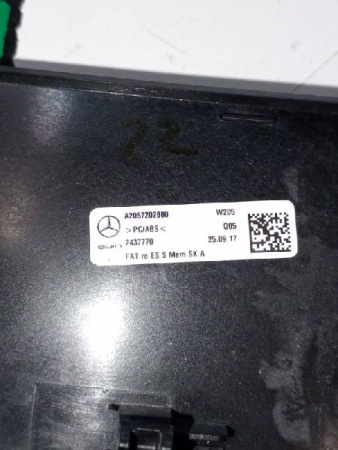 Mercedes-Benz / GLC 250d 4-matic / Декоративная вставка