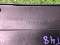 Mercedes-Benz / 190e / Панель номерного знака