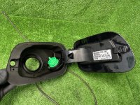 Volkswagen / Touareg / Лючок топливного бака