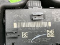Audi / A6 / Блок управления двери
