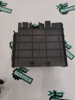 Audi / Q3 / Корпус АКБ