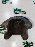 Volkswagen / Touareg / Кронштейн двигателя