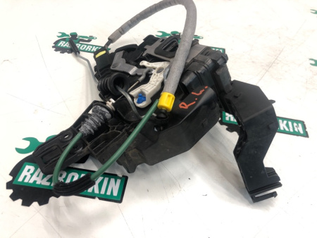 Mercedes-Benz / GLC 250d 4-matic / Замок боковой двери