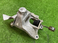 Audi / A5 / Опора двигателя